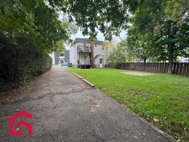 45 47 Rue Durocher — photo 3