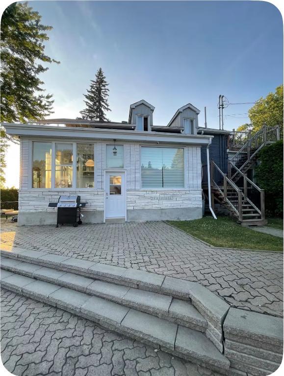 Logement paisible vue sur l’eau à Laval-Ouest 2
