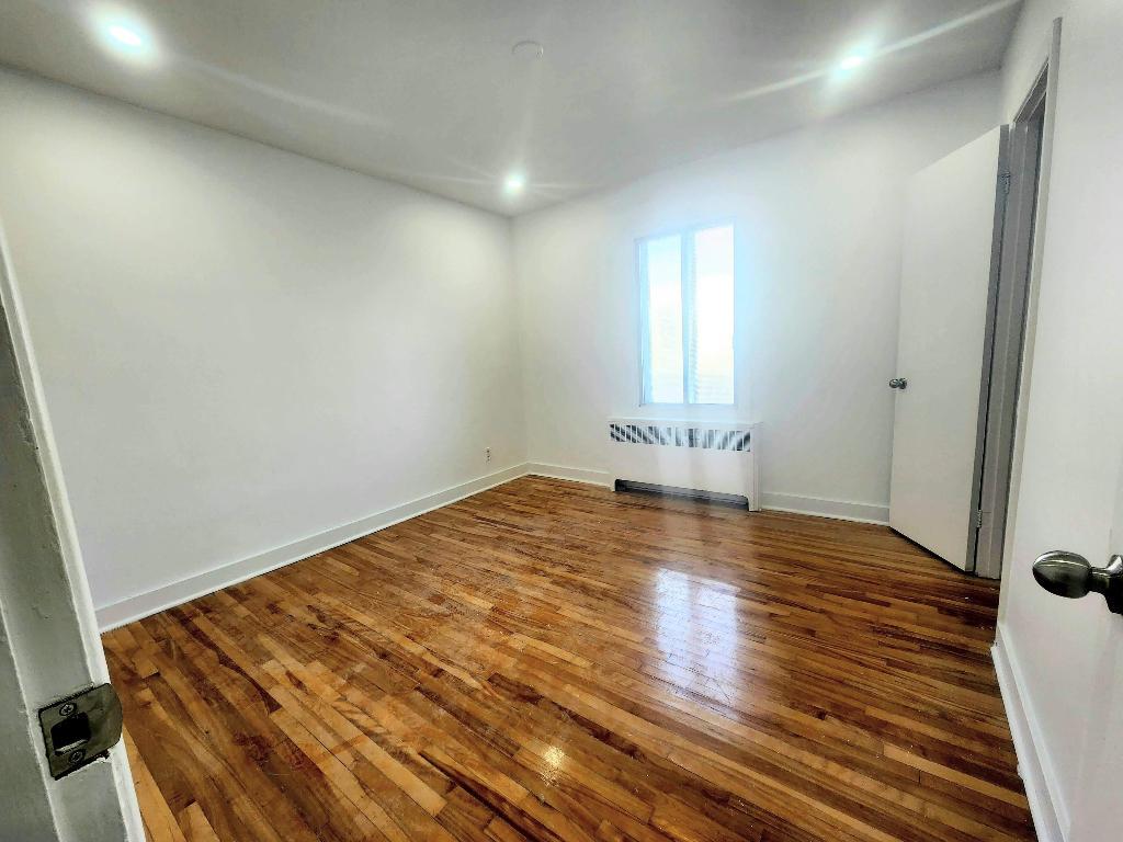 **Because You Deserve Renovated 4 1/2 TOP FLOOR, Ville Emard, Monk ** 5
