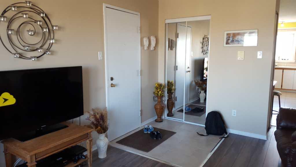 MAGNIFIQUE 4 1/2 ** 1er ÉTAGE ** RÉNOVER + MODERNE + À PIED CÉGEP MONTMORENCY + BEAU SECTEUR ET PAISIBLE + À VOIR + 5