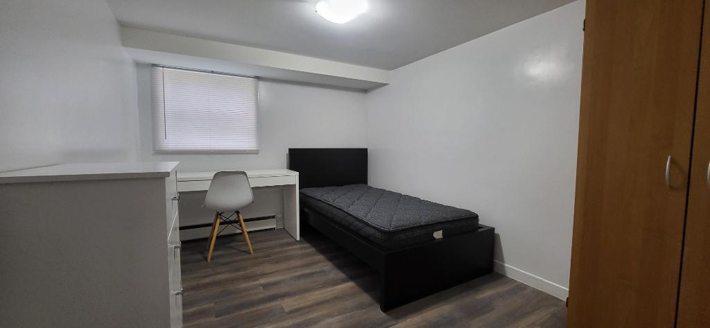 Près Cégep Ste-Foy et Université dans appartement au rc , pour étudiant(e), immeuble non fumeur, aucun animal permis, à partager avec des étudiants(es
