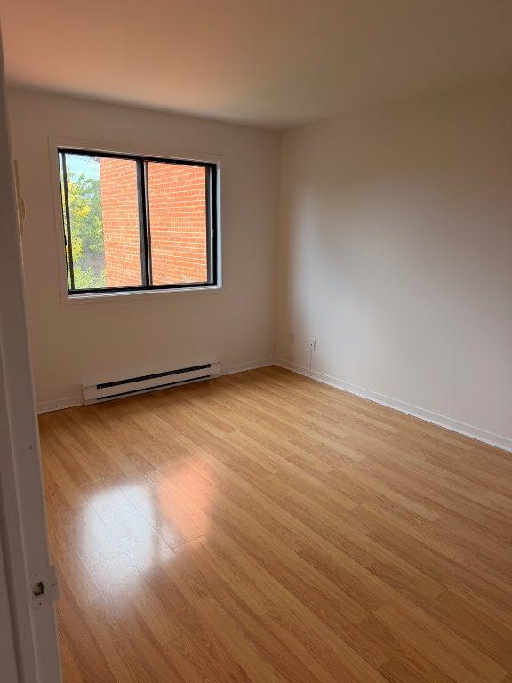 4 ½ à louer à Anjou secteur tranquille - 1380$ 4