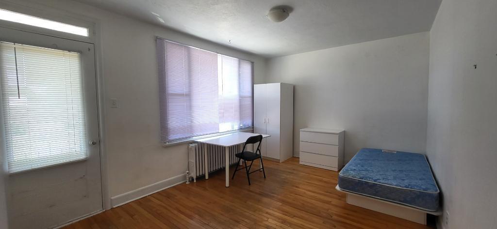 1er janvier à quelques minutes à pied Cégep Ste-Foy pour étudiant(e) non fumeur(euse), aucun animal permis, dans appartement de 3 chambres au 2ième