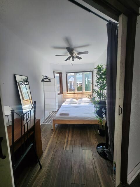 Chambre à louer, meublée ou non, tout inclus | Room for rent, furnished or unfurnished, all-inclusive 899 $/mois meublée · 799 $/mois non meublée 2