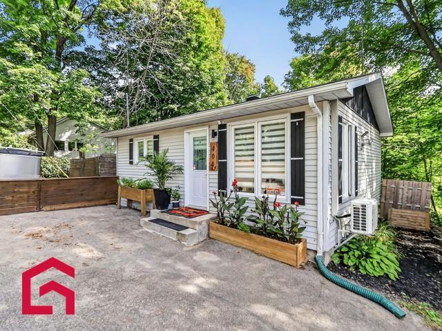 404 Rue Brière — photo 3