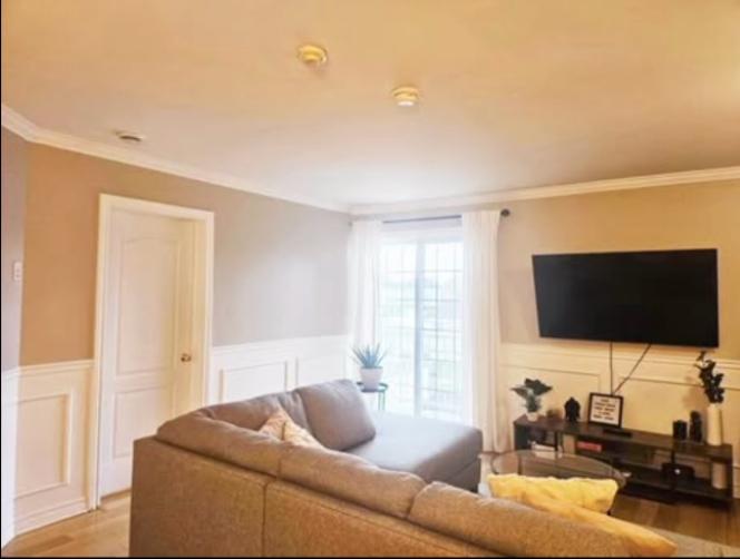 Condo à louer 4 ½ à Bois des Fillion, bel espace lumineux, 1 très grande chambre et une plus petite (idéal pour un bureau), entrée laveuse/sécheuse 4