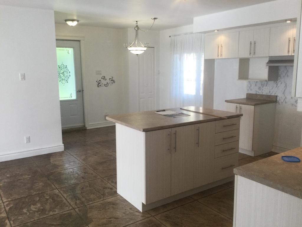 Appartement 51/2 lumineux, REZ-de-Jardin, dans duplex MAGOG, 4