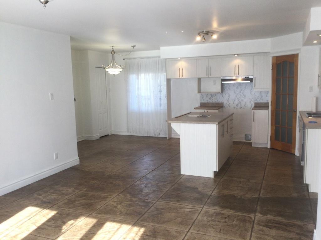 Appartement 51/2 lumineux, REZ-de-Jardin, dans duplex MAGOG, 5