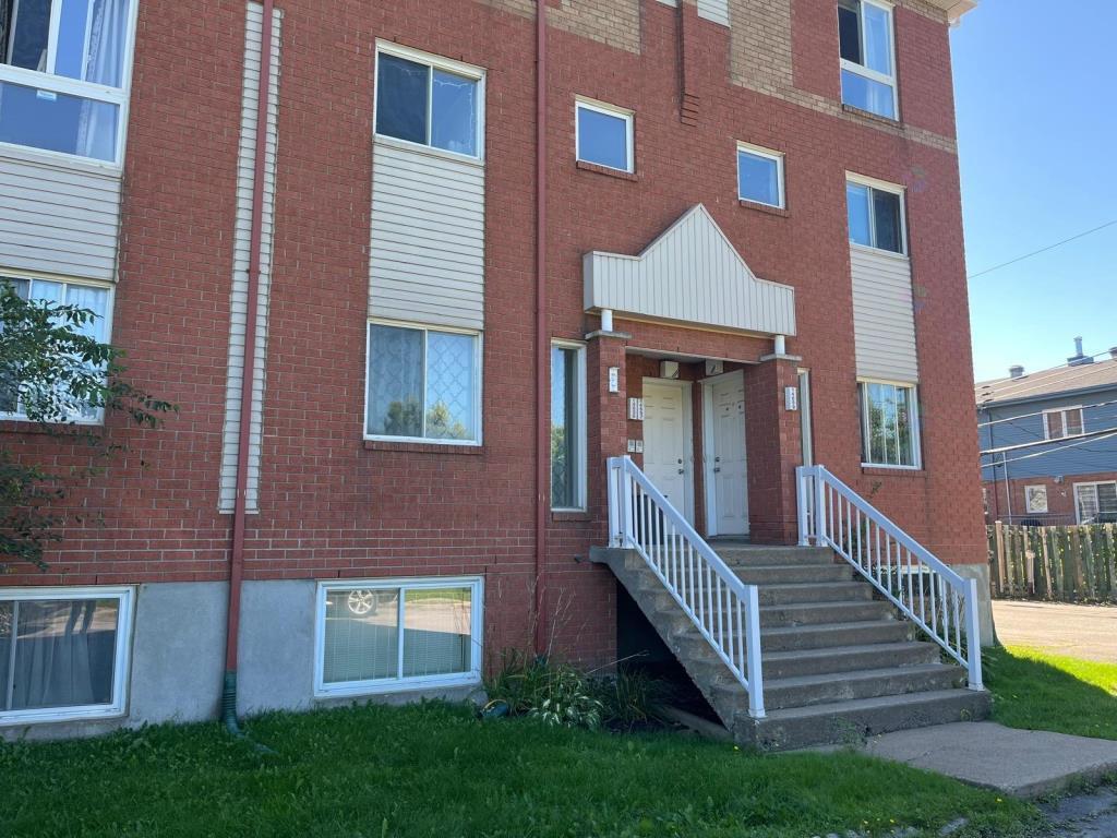 Condo 4 1/2 sur 2 étages rénové Pointe-aux-Trembles Montréal - appartement à louer