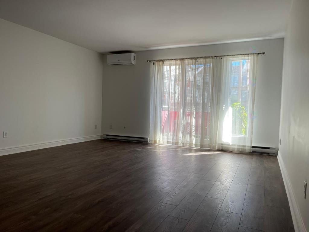 Condo 4 1/2 sur 2 étages rénové Pointe-aux-Trembles Montréal - appartement à louer 2