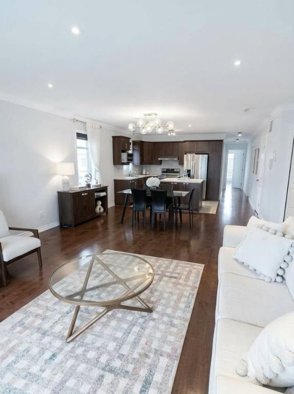 🏡 Magnifique condo de 2 chambres à louer – Val des Brises, Laval | Disponible à la fin octobre 3