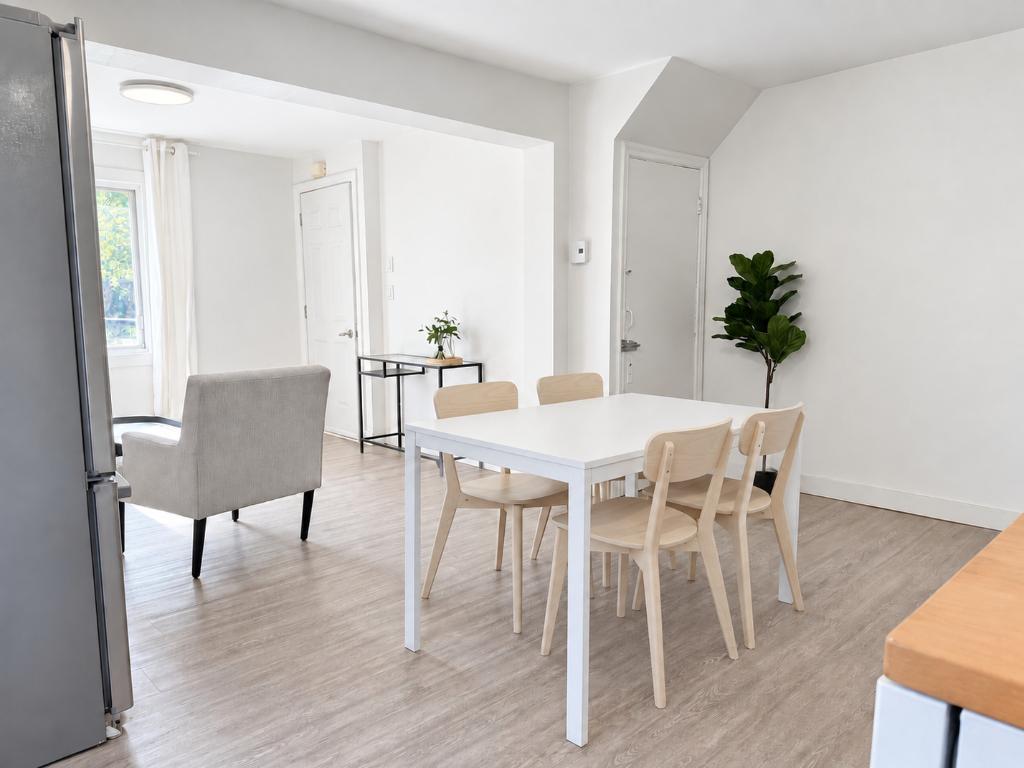 4 1/2 Vieux-Longueuil, rez-de-chaussée, stationnement, meubles en option, animaux acceptés 5