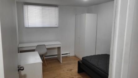 Près Cégep Garneau et Université pour étudiant(e) seulement immeuble non fumeur, aucun animal permis, dans appartement au rc maison privée
