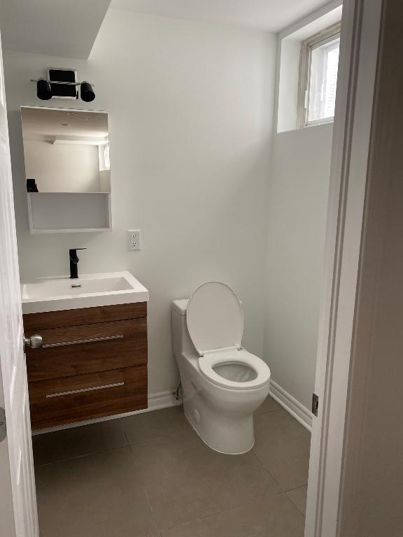 3 1/2  semi-meublé à louer à Laval (Ste-Rose) 5