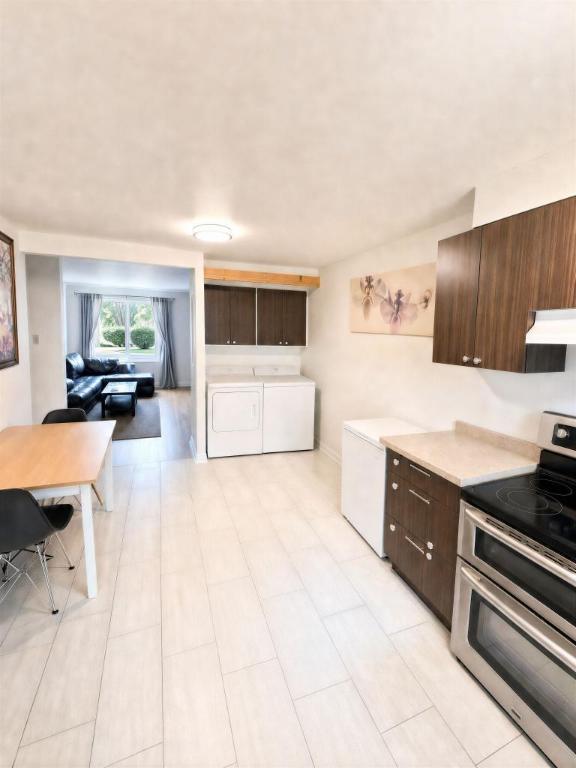 3 CH - 1 SDB - Longueuil - $1,895 /mo 4