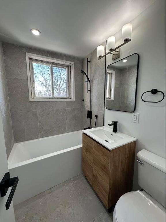 3 CH - 1 SDB - Longueuil - $1,975 /mo 2