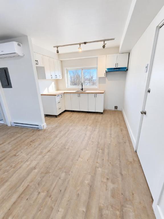 3 CH - 1 SDB - Longueuil - $1,975 /mo 5