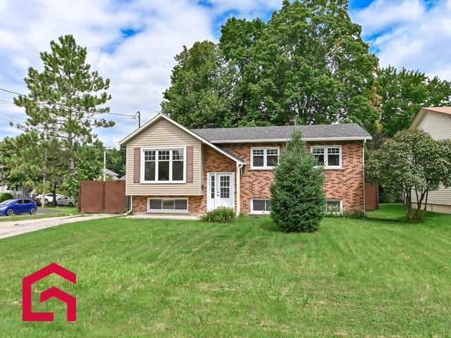 379 18e Avenue — photo 2