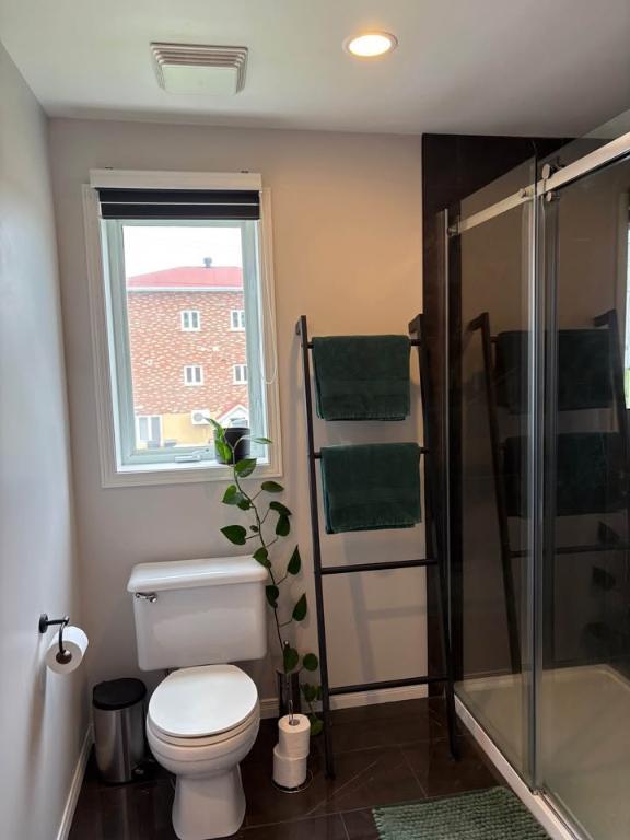 Grand logement 4 ½ - 2 chambres et 1 salle de bain 5