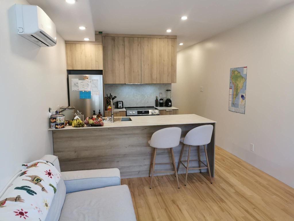 Cozy 3½ situé au cœur du Village Masson, dans le secteur Rosemont–La Petite-Patrie, disponible pour cession de bail à compter du 1er janvier 2027. 3