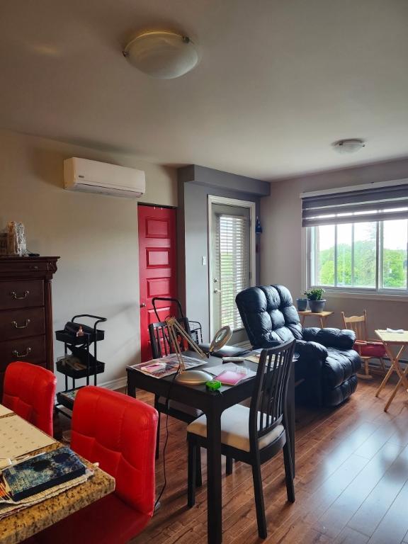 3.5 À LAVAL TRÈS TRANQUILLE AVEC ASCENSEUR! 2