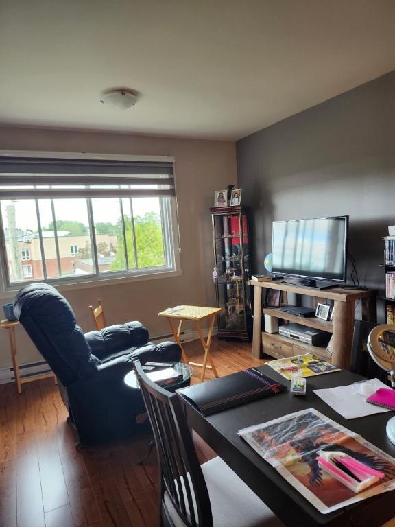 3.5 À LAVAL TRÈS TRANQUILLE AVEC ASCENSEUR! 3