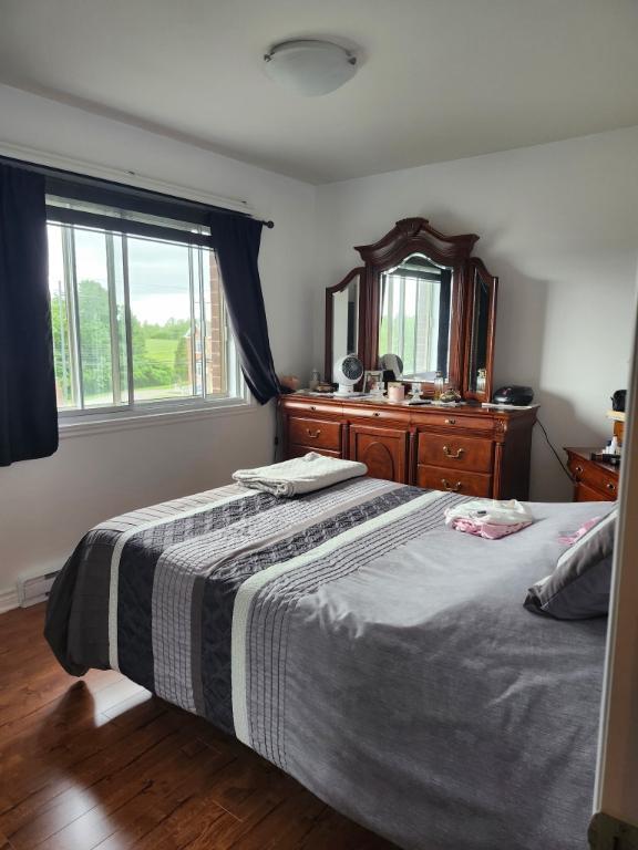 3.5 À LAVAL TRÈS TRANQUILLE AVEC ASCENSEUR! 4