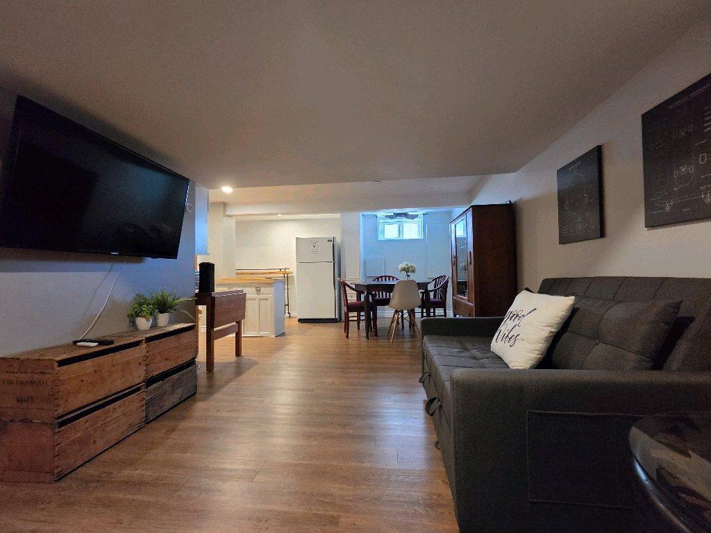 Beau 3 ½ tout inclus dans un sous-sol (bachelor) – Libre mi-octobre (Bail à durée déterminée / option long terme) 2