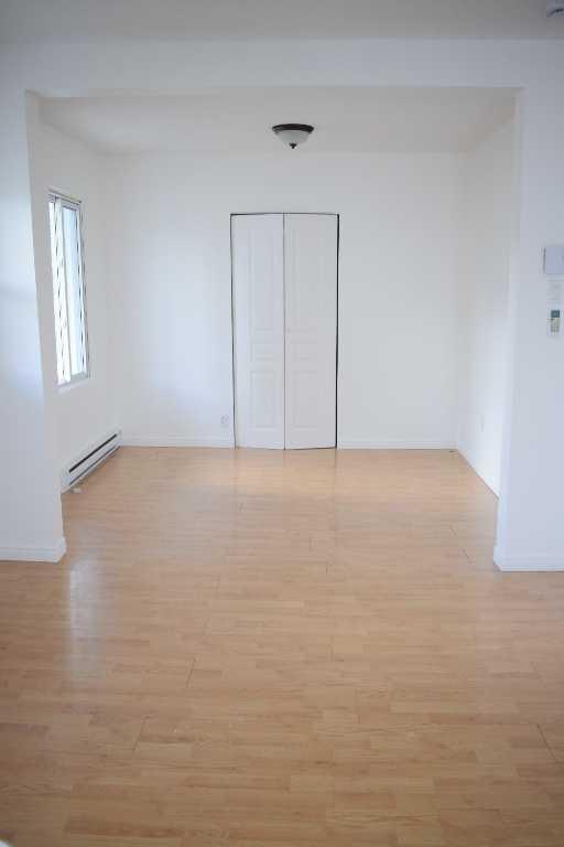 Grand logement 4 1/2 rénové disponible pour octobre 3