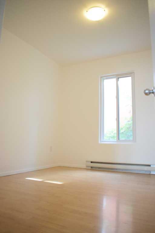 Grand logement 4 1/2 rénové disponible pour octobre 4