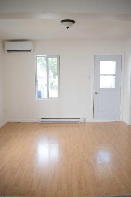 Grand logement 4 1/2 rénové disponible pour octobre 2