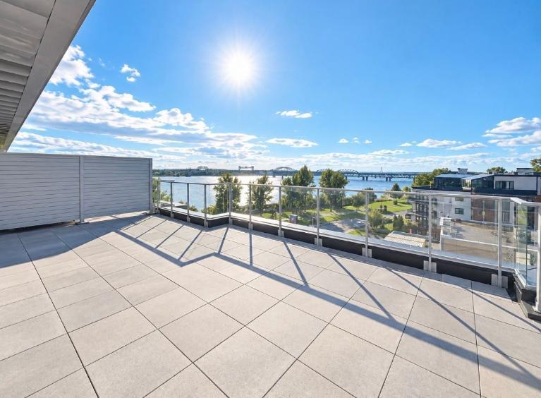 PENTHOUSE 5½ AVEC VUE SUR LE FLEUVE À LOUER À LASALLE 4