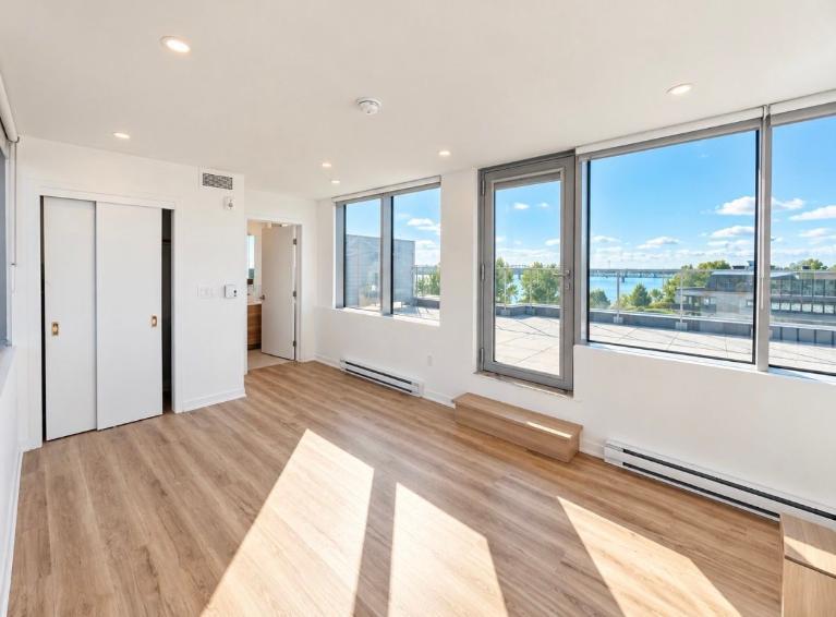 PENTHOUSE 5½ AVEC VUE SUR LE FLEUVE À LOUER À LASALLE 5