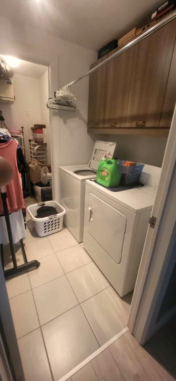 RARE – Grand 4 1/2 au R-C avec 2 stationnements (Prix imbattable) 3