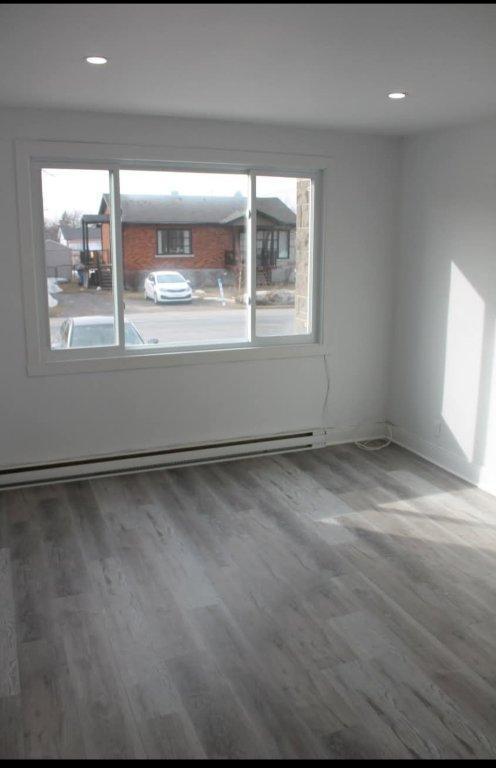 5 1/2 à LOUER DISPONIBLE DÈS MAINTENANT 5