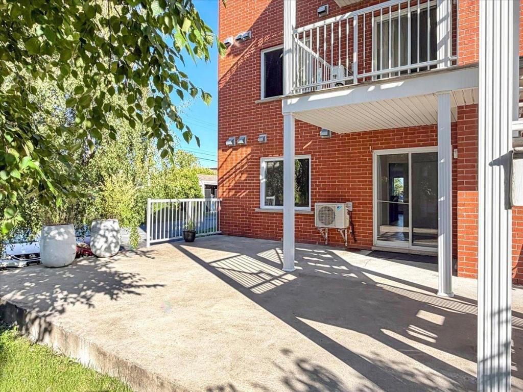 Condo 4 ½ à louer, avec 2 stationnements intérieurs chauffés, près des commerces et du grand parc urbain de Brossard 4