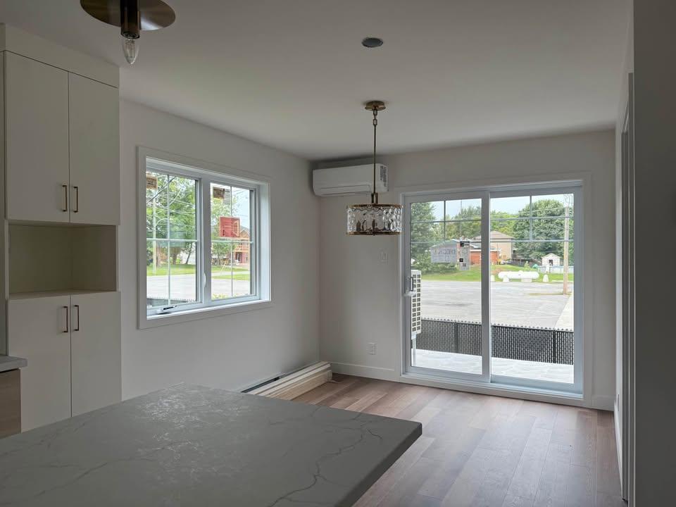 Grand appartement 4 1/2 3