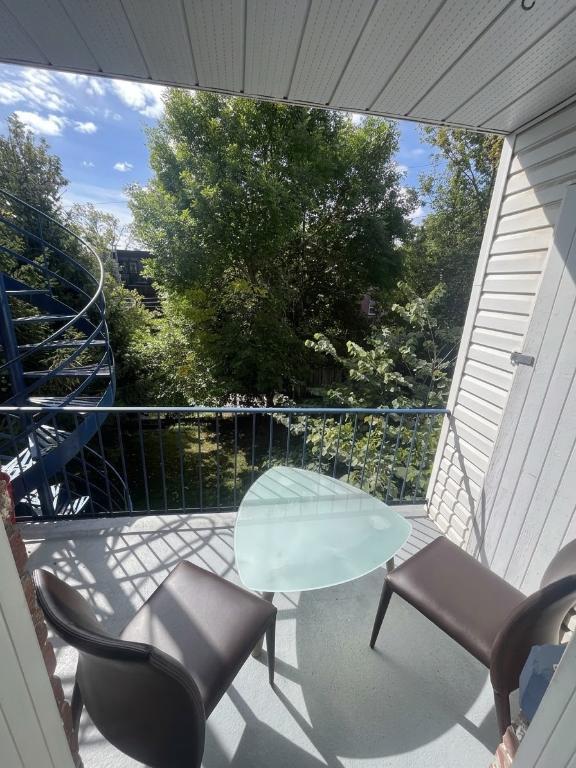 GRAND 3 1/2 - Station Joliette - Cession de Bail 4