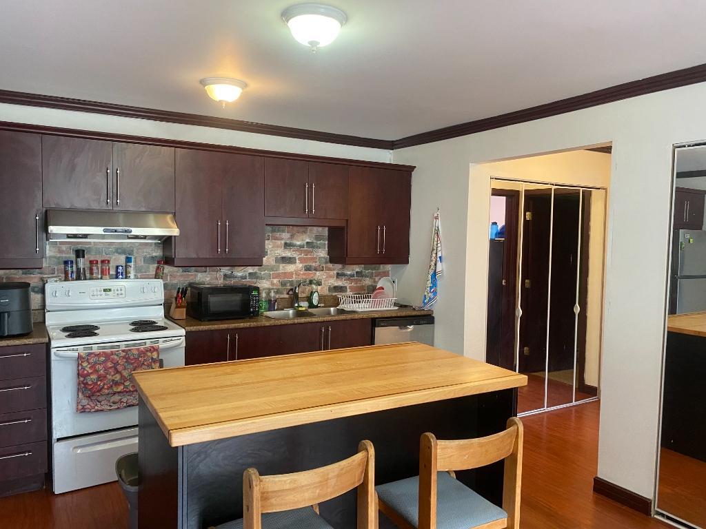 Beau grand 3 1/2 Récent STYLE CONDO Sur Boul. Thibeau  Disponible 1 Octobre  2026 2