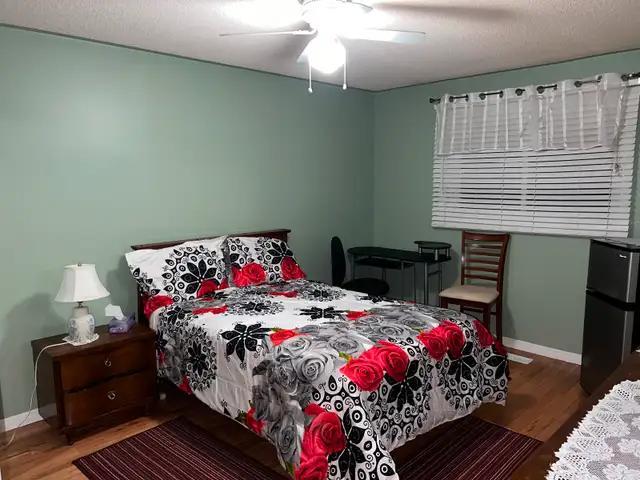 3 4 1/2 Superbe a louer Meuble complet Tout Inclus! rent station Metro Montreal Longueuil Disponible immediatement! Bienvenue! 3