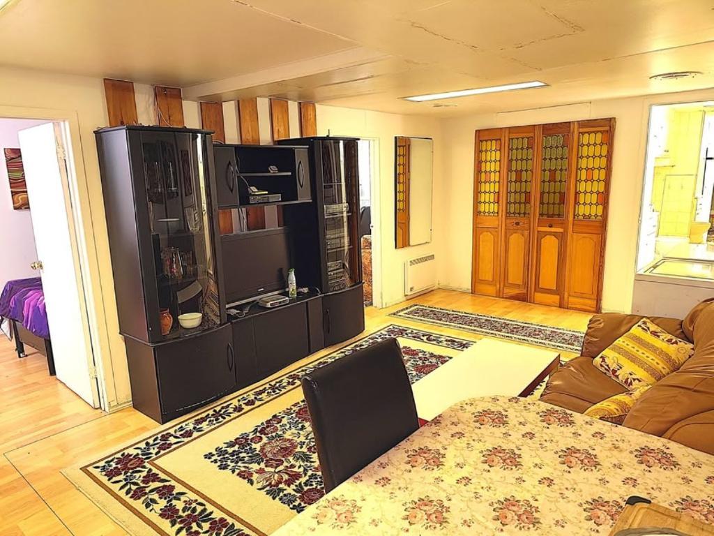 3 4 1/2 Superbe a louer Meuble complet Tout Inclus! rent station Metro Montreal Longueuil Disponible immediatement! Bienvenue! 4