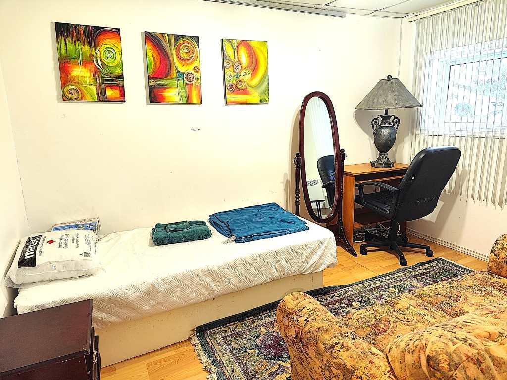 3 4 1/2 Superbe a louer Meuble complet Tout Inclus! rent station Metro Montreal Longueuil Disponible immediatement! Bienvenue! 5
