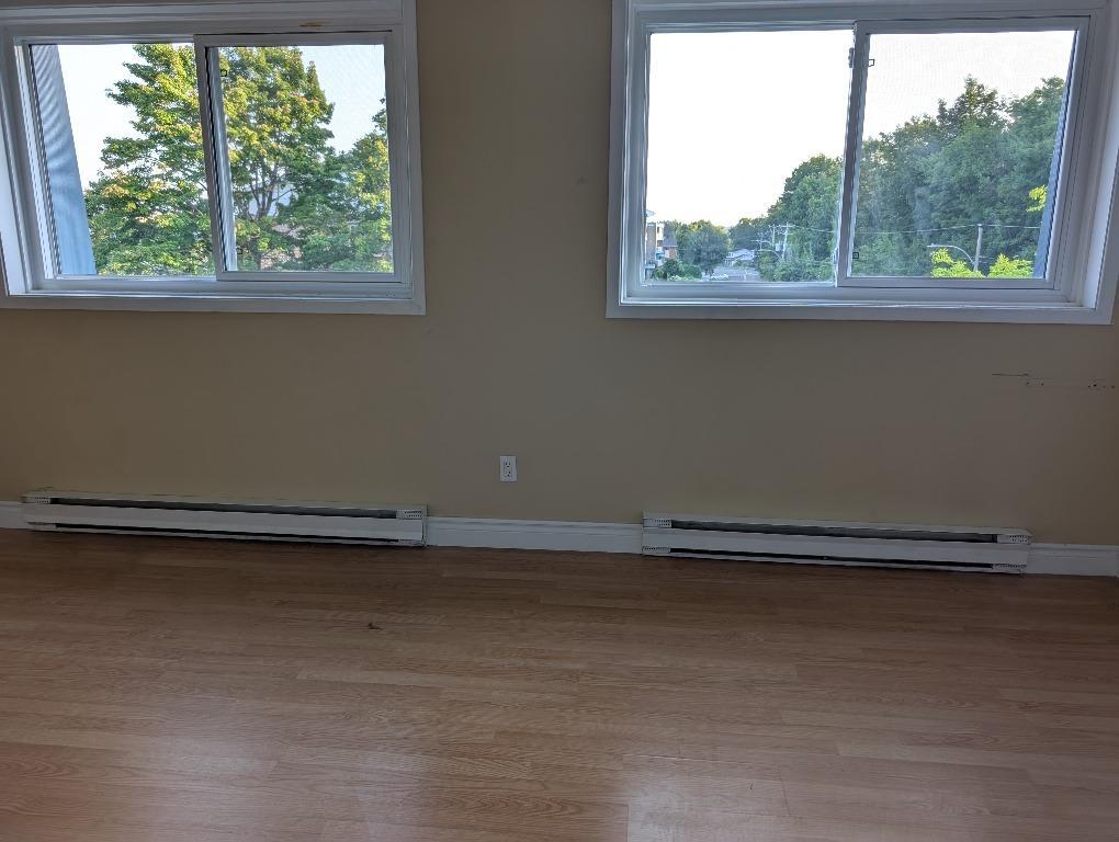 4-1/2 situé au 1er étage, clientèle 50 ans et plus 5