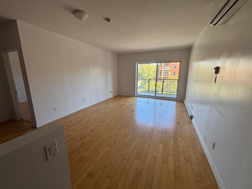 À QUI LA CHANCE! 4½ À 1 795 $ | 2 CHAMBRES |2 STATIONNEMENTS | 2 SALLES DE BAINS | GARAGE 3