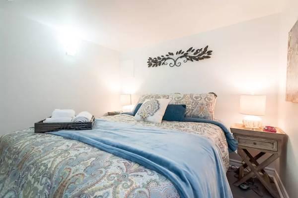 Superbe Meuble complet! Tout Inclus! 4 1/2 pour 1399cad  Disponible maintenant! immediatement! aussi un 3 1/2 pour 899 metro longueuil montreal 2