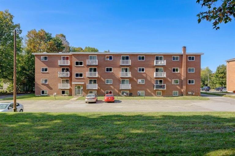 3 CH - 1 SDB - Granby - $1,450 /mo 3