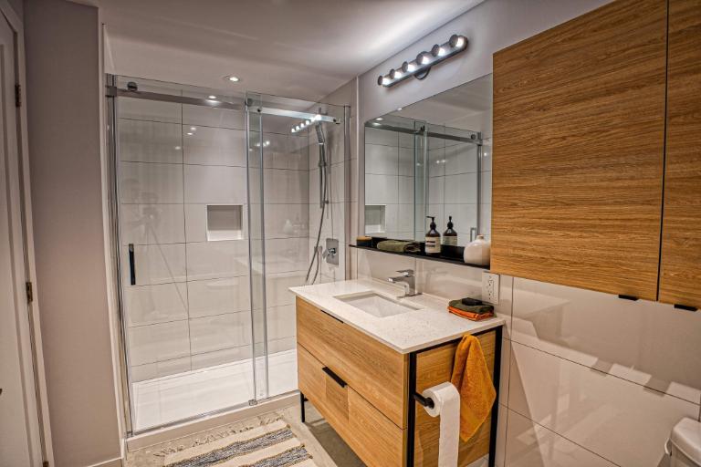2 CH - 1 SDB - Montreal - $2,100 /mo 2