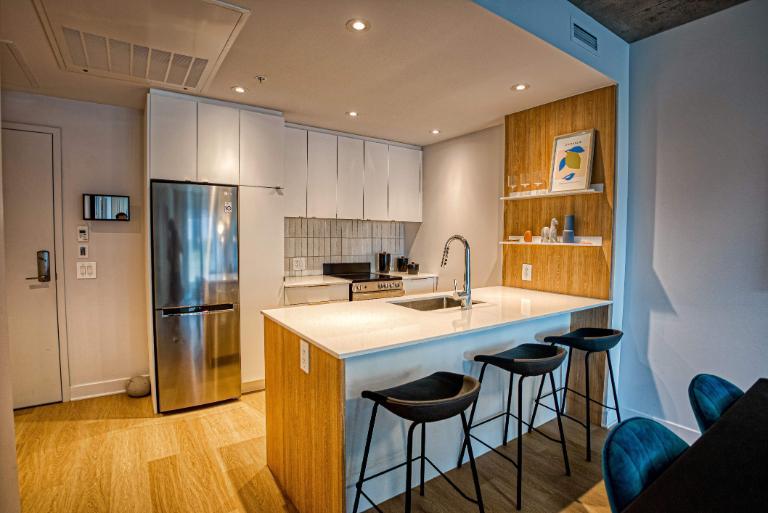 2 CH - 1 SDB - Montreal - $2,100 /mo 5