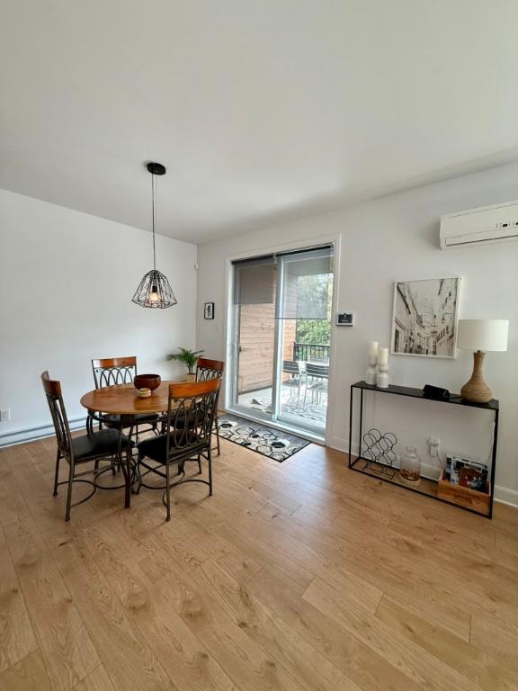 CONDO CHALEUREUX ET LUMINEUX 2 CHAMBRES À LOUER — MONT-TREMBLANT | 1 900 $/MOIS 3
