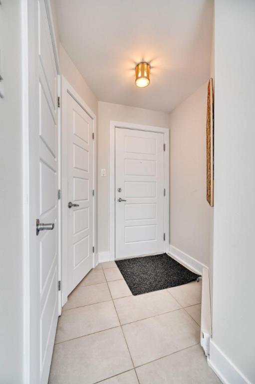 2 CH - 1 SDB - Longueuil - $1,775 /mo 5
